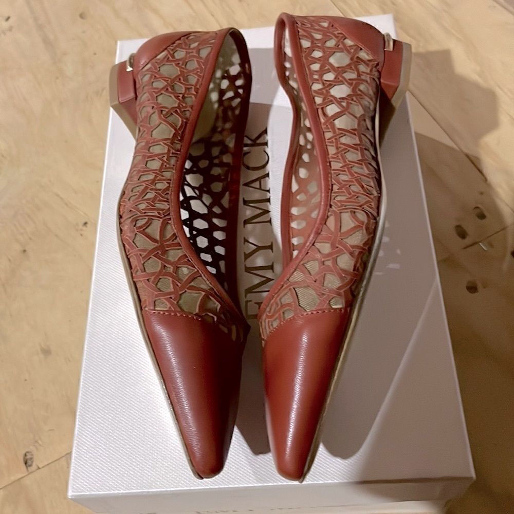 EMY MACK RUST COLORED FLATS.  NEW